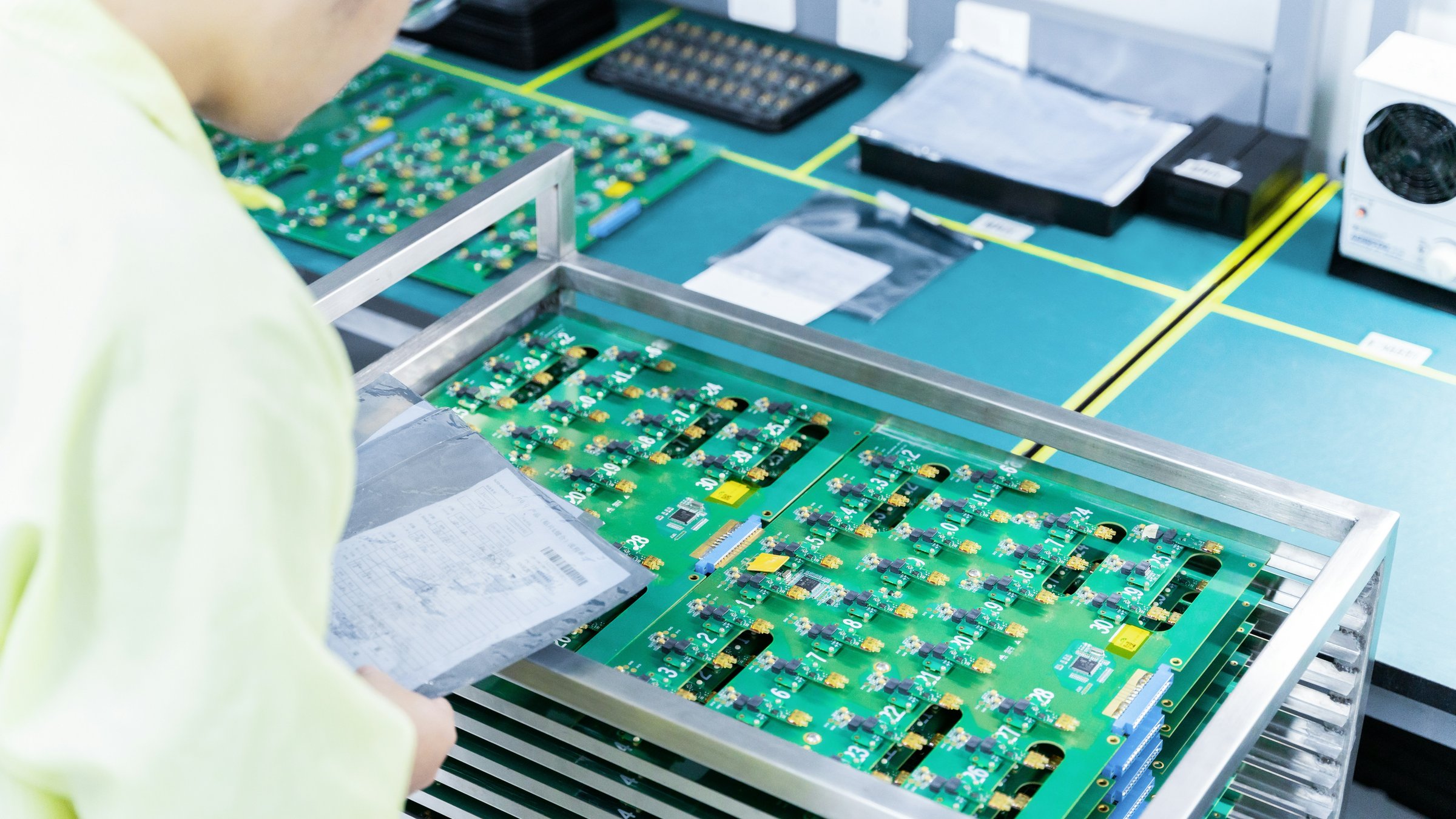 Elettronica dalla Cina: produzione +15,8% nei nove mesi, profitti raddoppiati