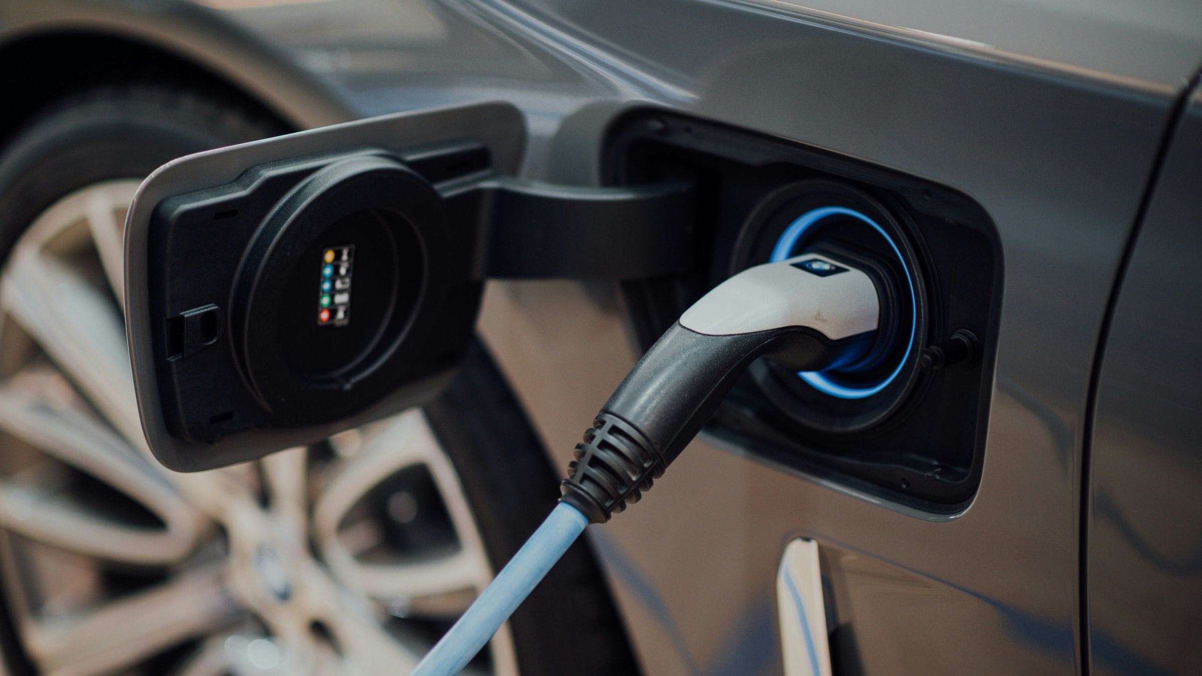 Rimborso IVA Cina: auto elettriche al 9% dal 2027, stop per le sigarette elettroniche